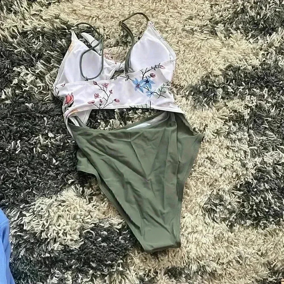 SHEIN Cut out army green and floral bathing suit small NWT - Picture 3 of 7